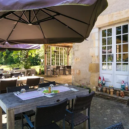 Romantic In A Medieval Castle With Pool, Cleaning Included *